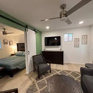 23 Chelsea Place On The Park Apartment